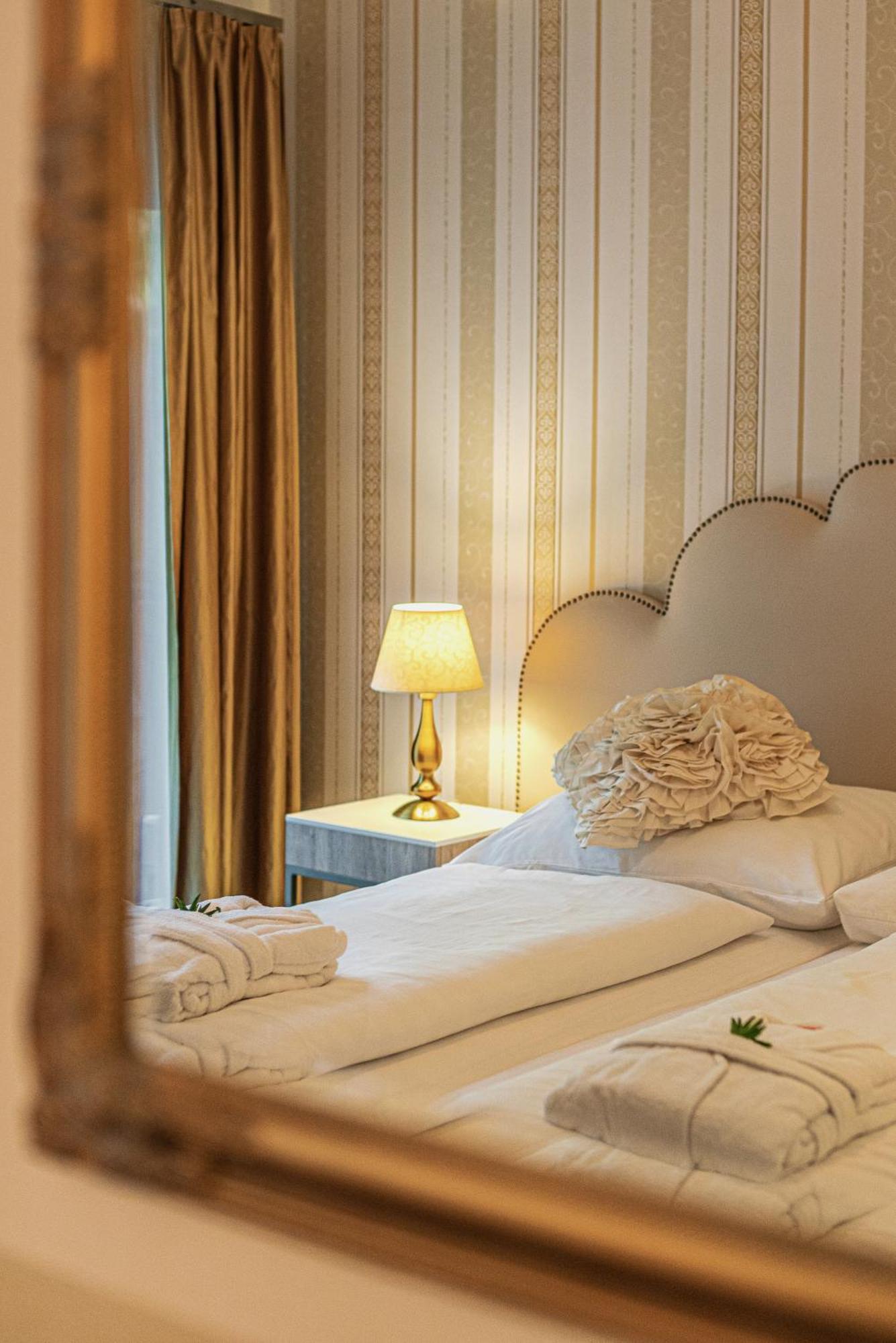 Casablanca Panzio Bed & Breakfast Tata Exterior photo